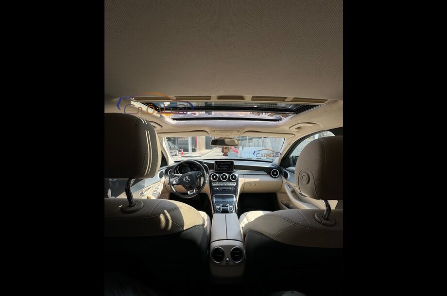 C 180 Mercedes أسود