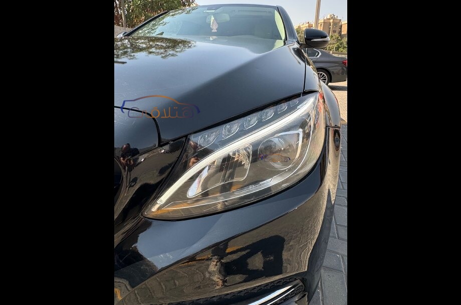 C 180 Mercedes أسود