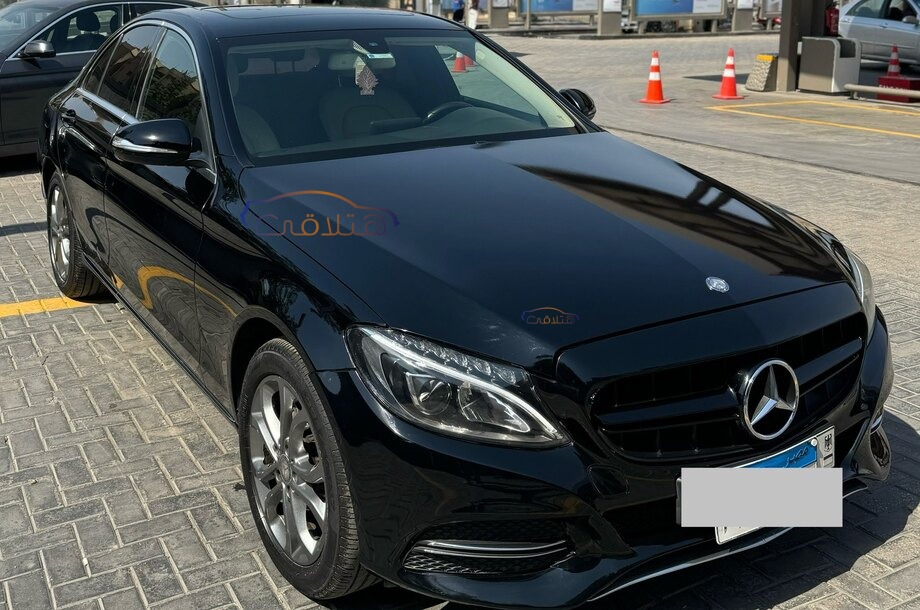C 180 Mercedes أسود