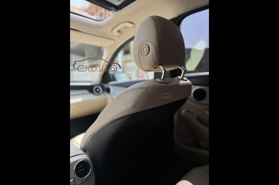 C 180 Mercedes أسود