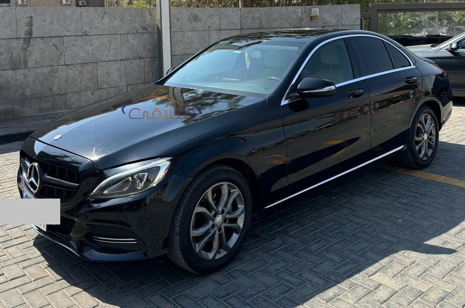 C 180 Mercedes أسود