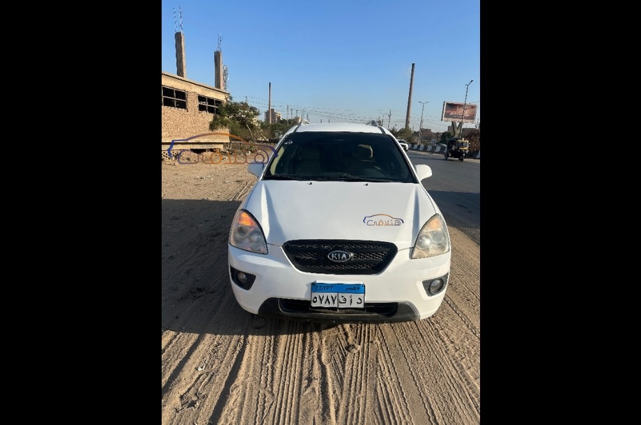 Carens Kia أبيض