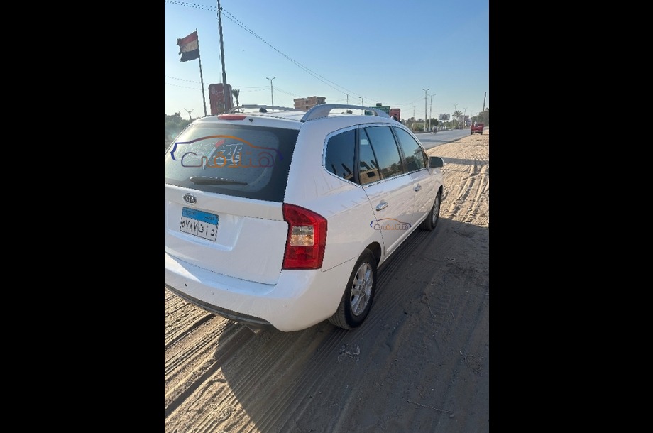 Carens Kia أبيض