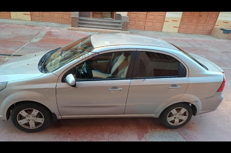 Aveo Chevrolet فضي