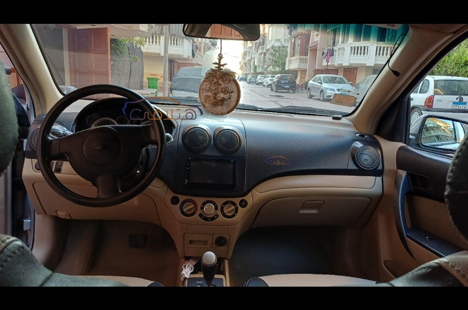Aveo Chevrolet فضي