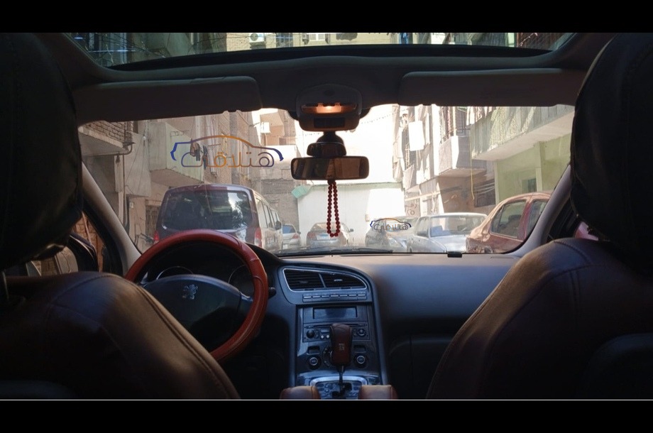 5008 Peugeot أسود