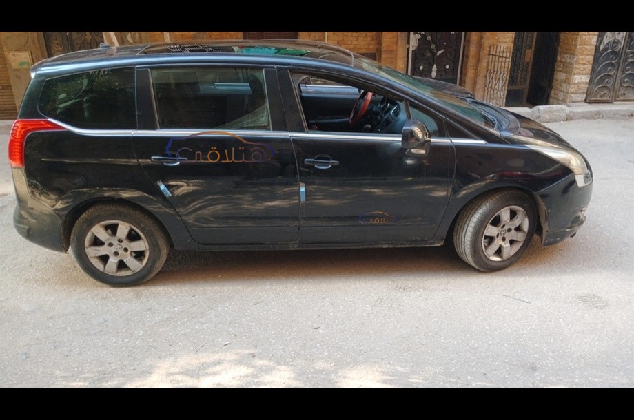 5008 Peugeot أسود