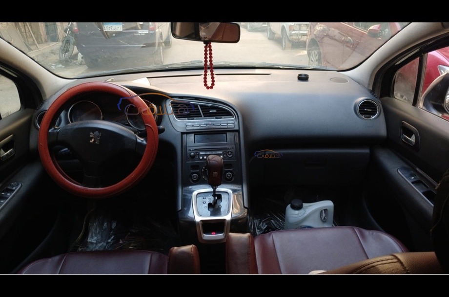 5008 Peugeot أسود