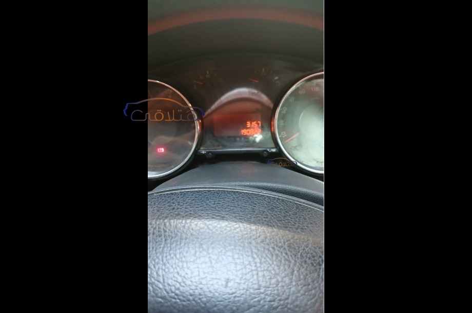 5008 Peugeot أسود