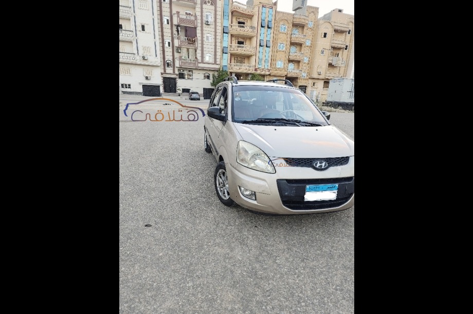 Matrix Hyundai ذهبي