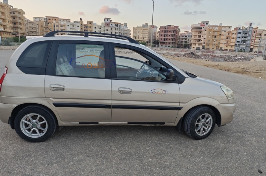 Matrix Hyundai ذهبي