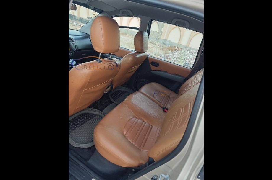 Matrix Hyundai ذهبي