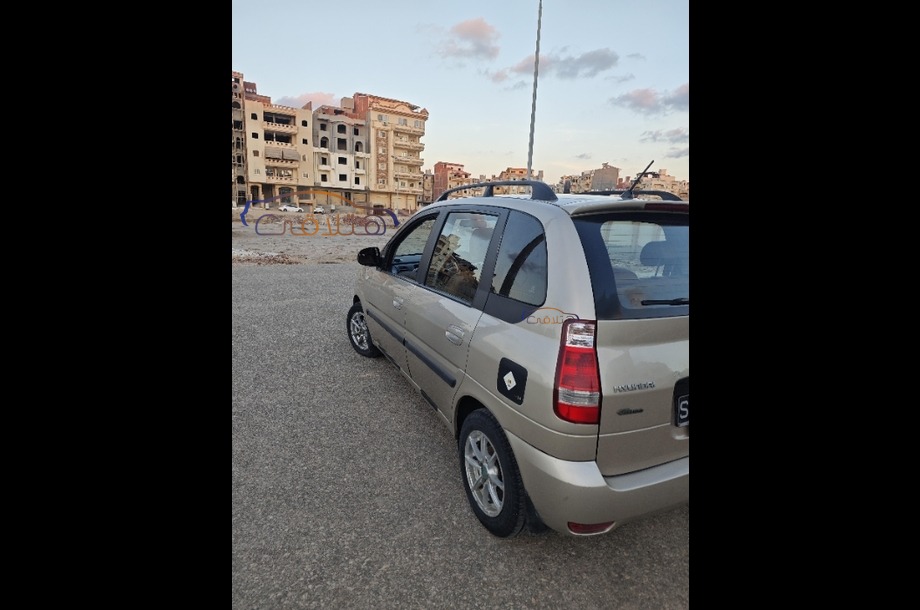 Matrix Hyundai ذهبي