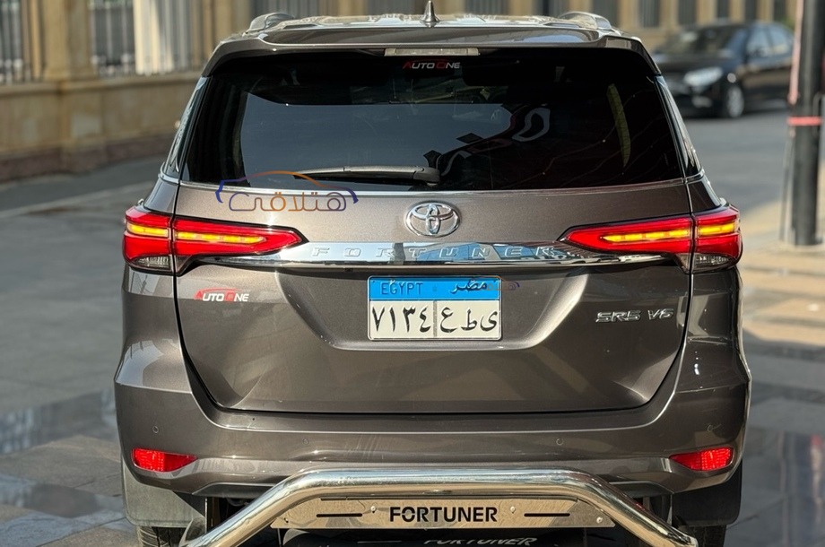 Fortuner Toyota رمادي