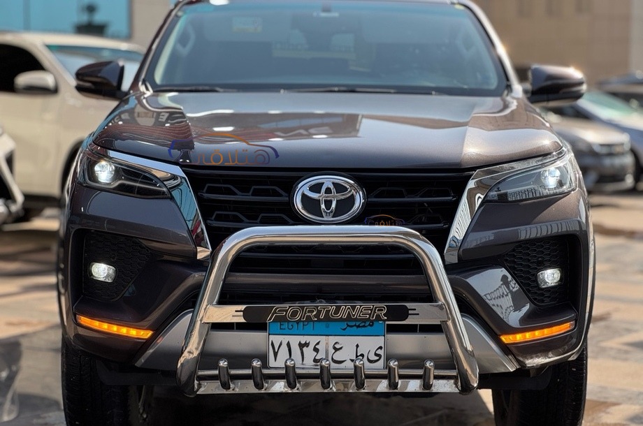 Fortuner Toyota رمادي