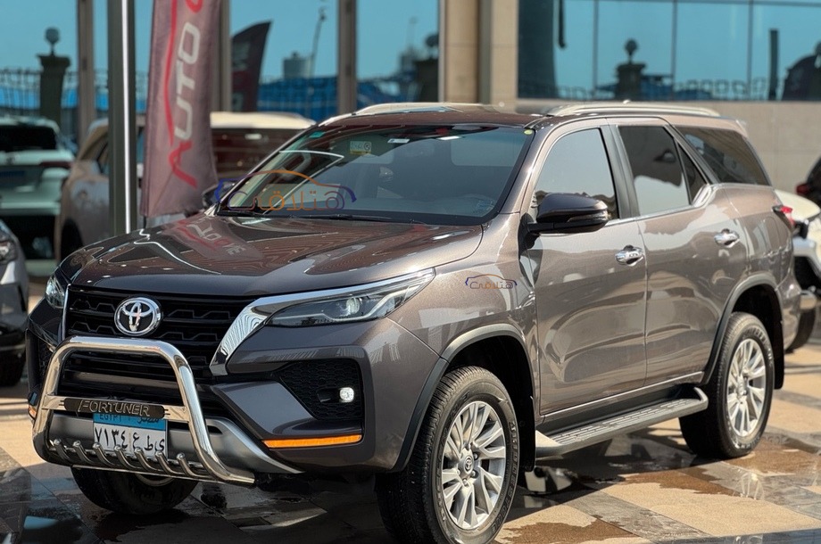Fortuner Toyota رمادي