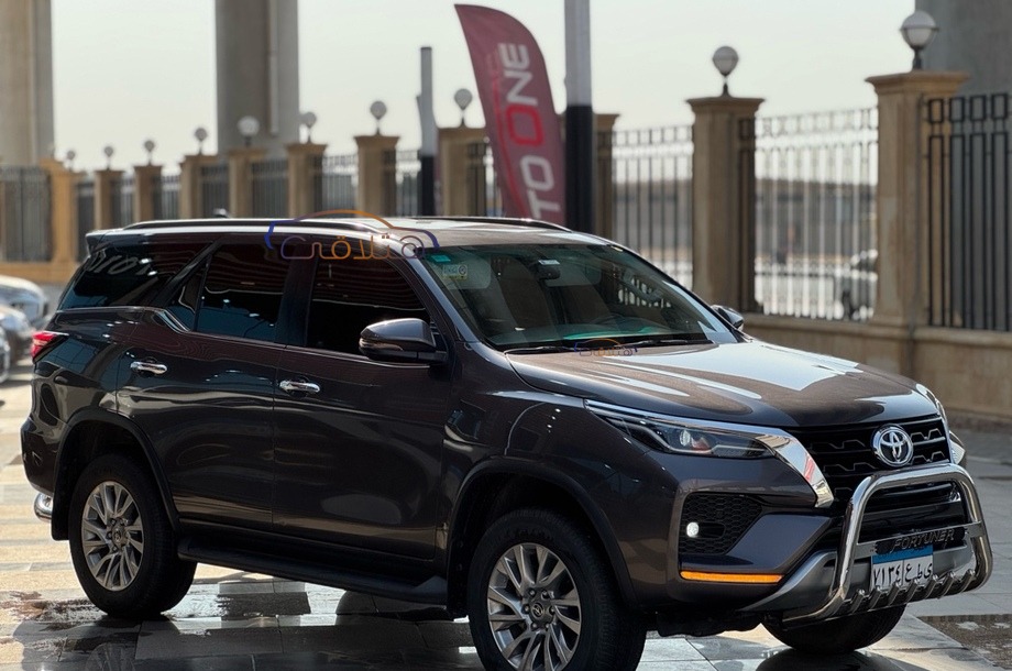 Fortuner Toyota رمادي