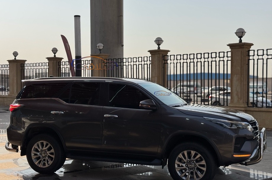 Fortuner Toyota رمادي