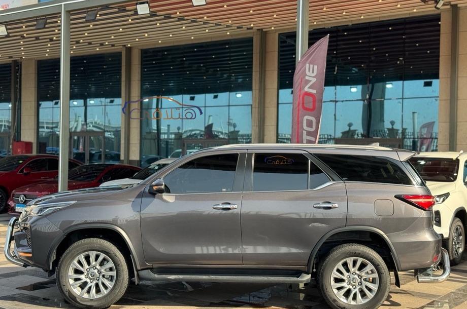 Fortuner Toyota رمادي