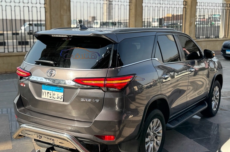 Fortuner Toyota رمادي