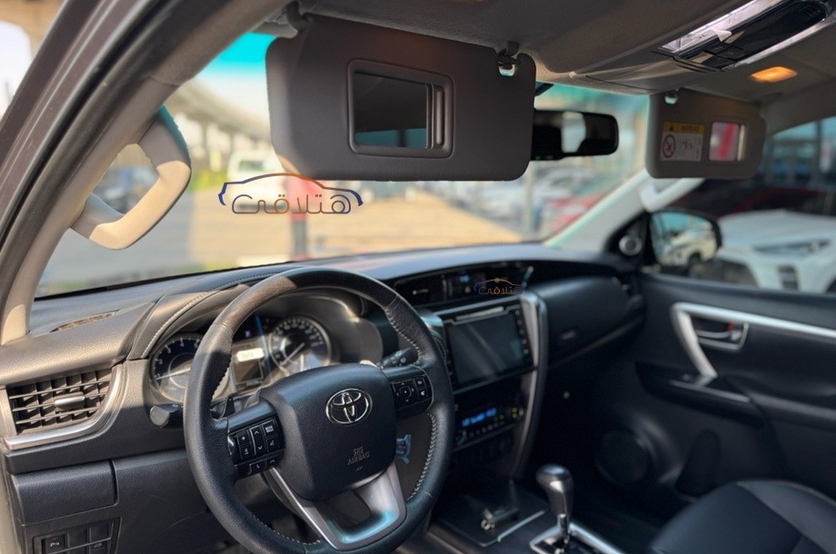 Fortuner Toyota رمادي