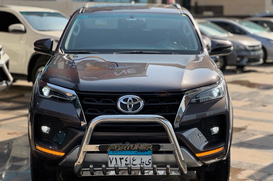 Fortuner Toyota رمادي