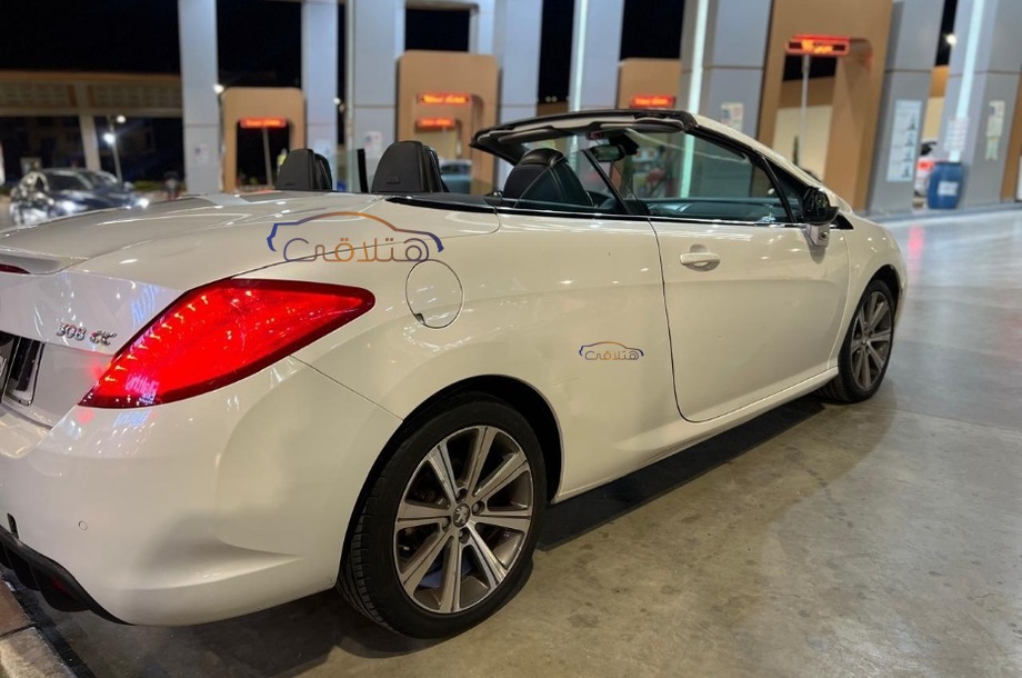 308 Peugeot أبيض