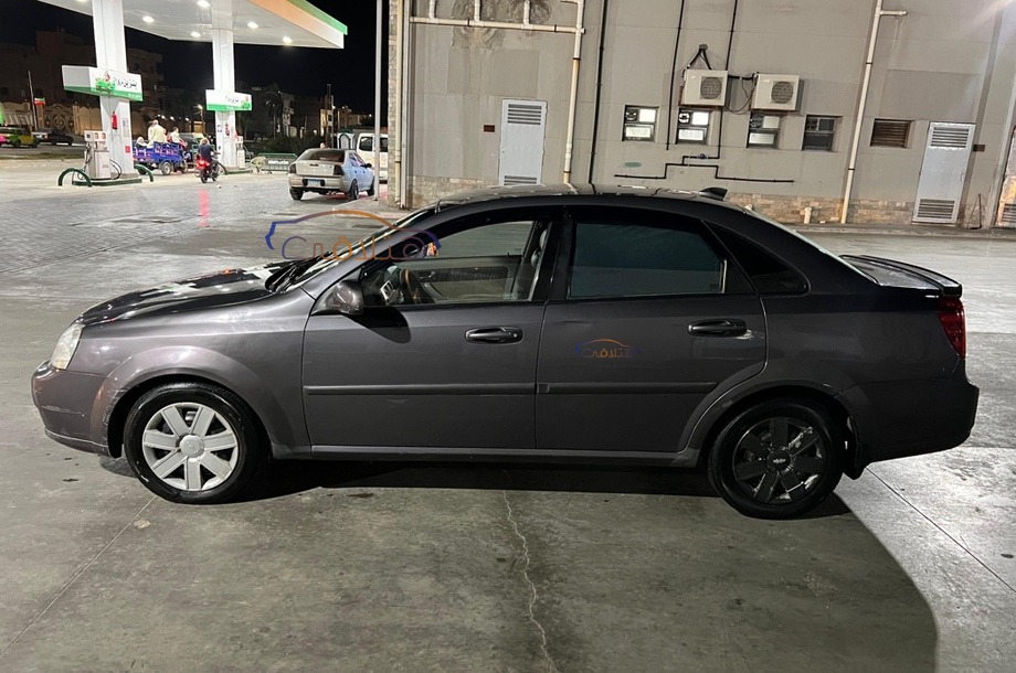 Optra Chevrolet فضي