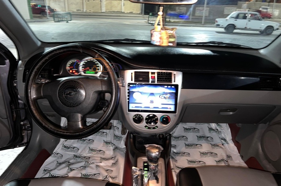 Optra Chevrolet فضي