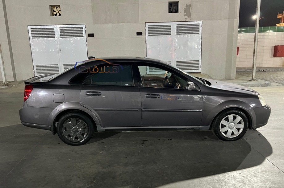 Optra Chevrolet فضي