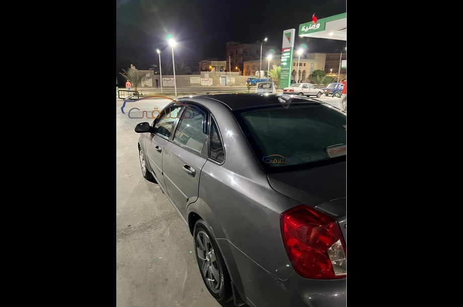 Optra Chevrolet فضي