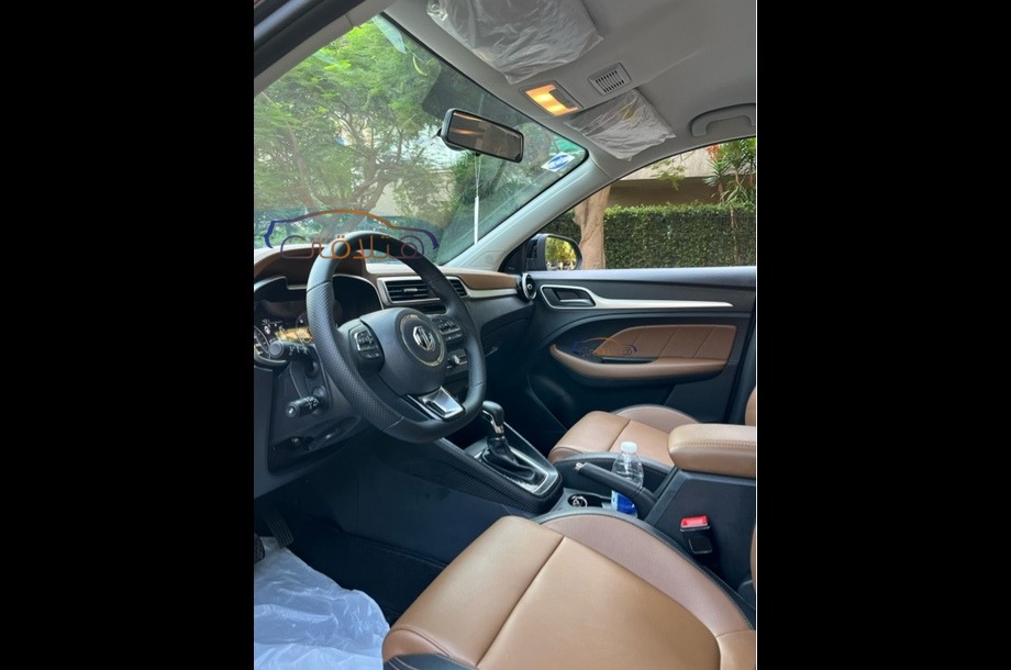 ZS MG الأزرق الداكن