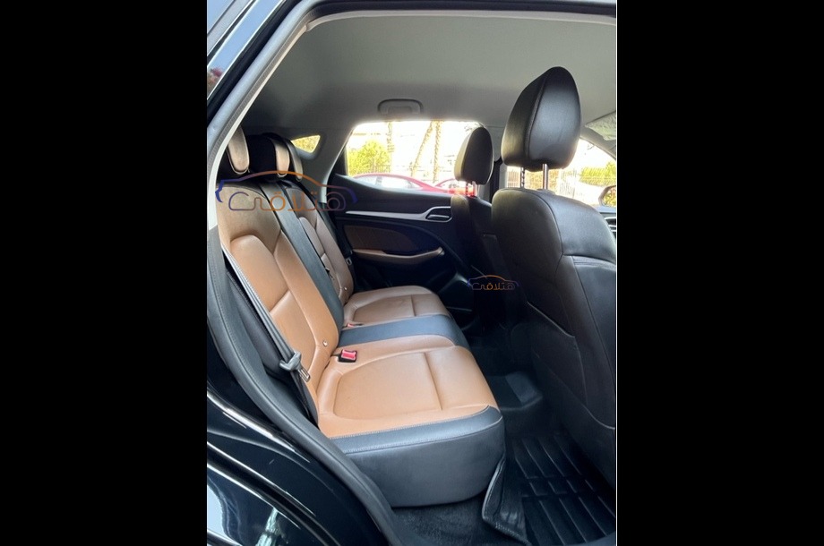 ZS MG الأزرق الداكن