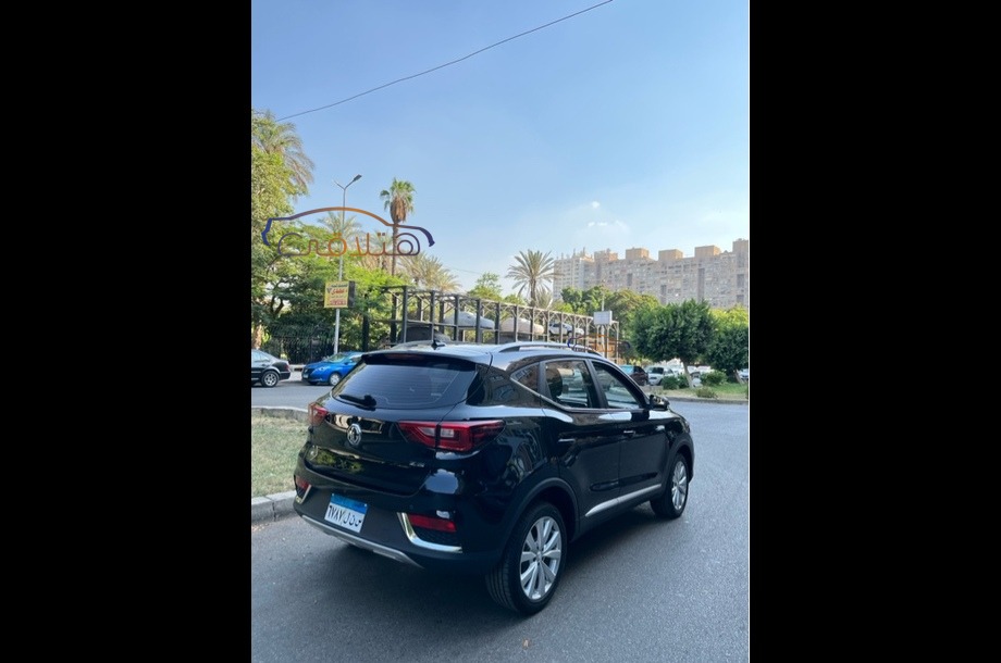 ZS MG الأزرق الداكن