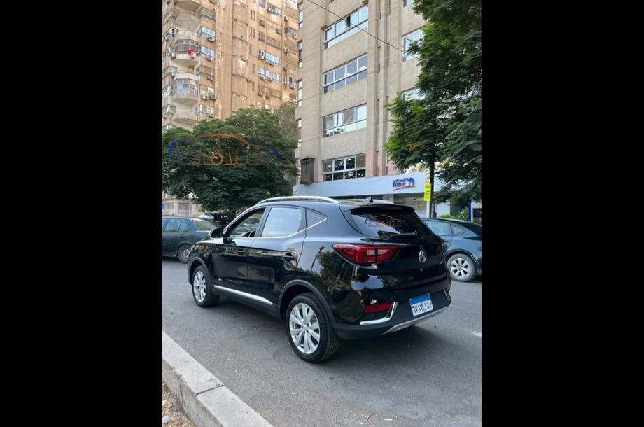 ZS MG الأزرق الداكن