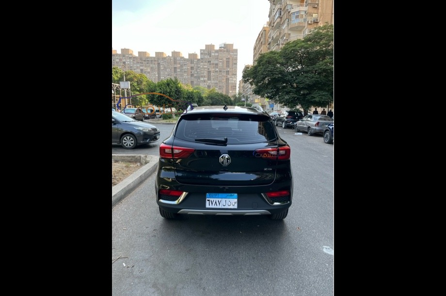 ZS MG الأزرق الداكن