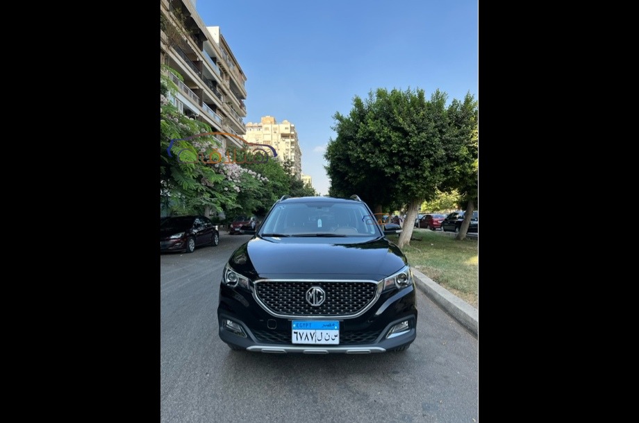 ZS MG الأزرق الداكن