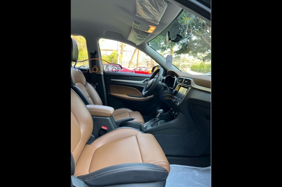 ZS MG الأزرق الداكن