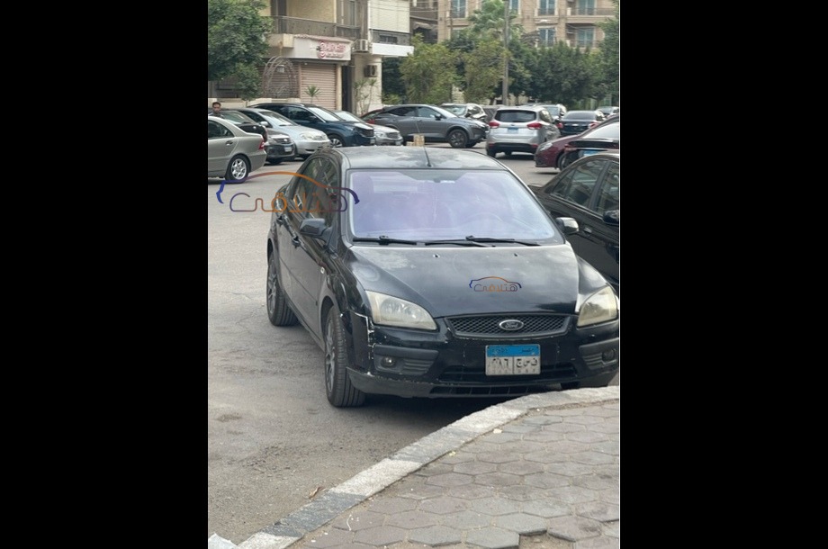 Focus Ford أسود