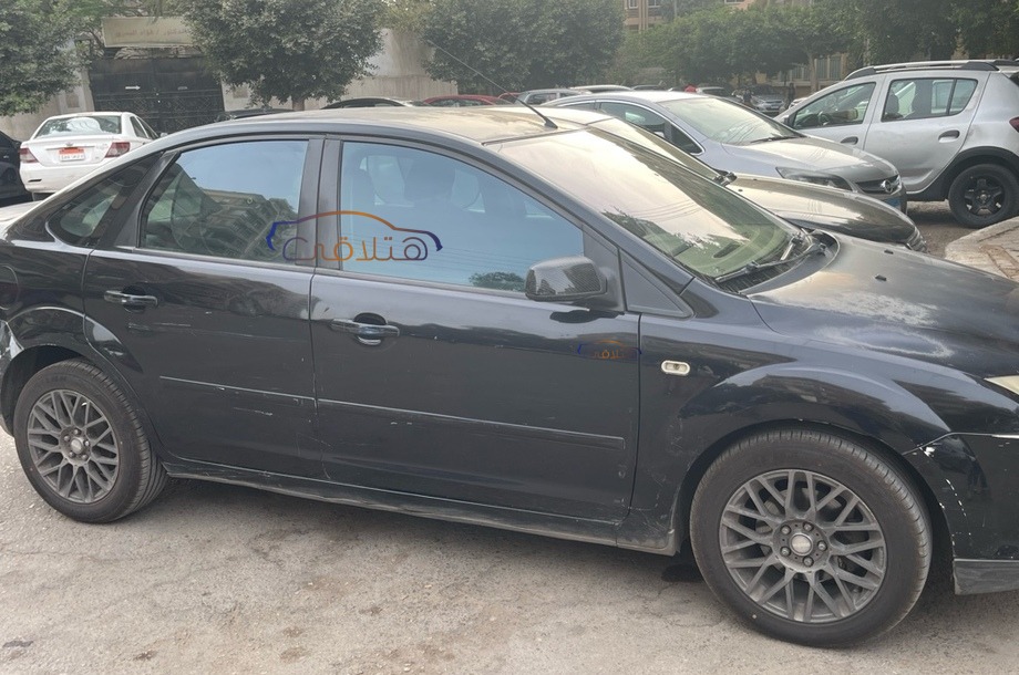 Focus Ford أسود