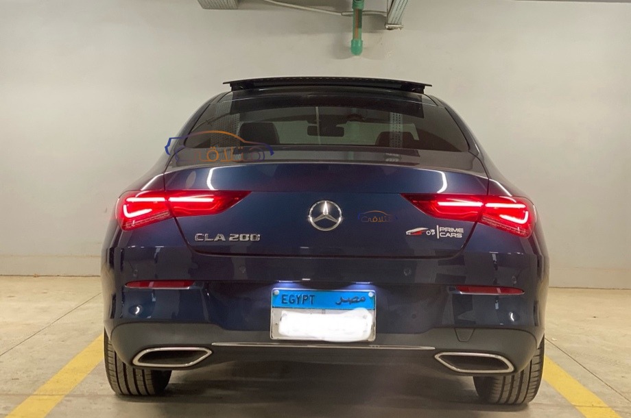 CLA 200 Mercedes الأزرق الداكن