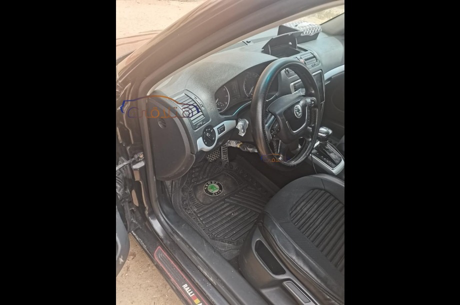 Fantasia Skoda أسود