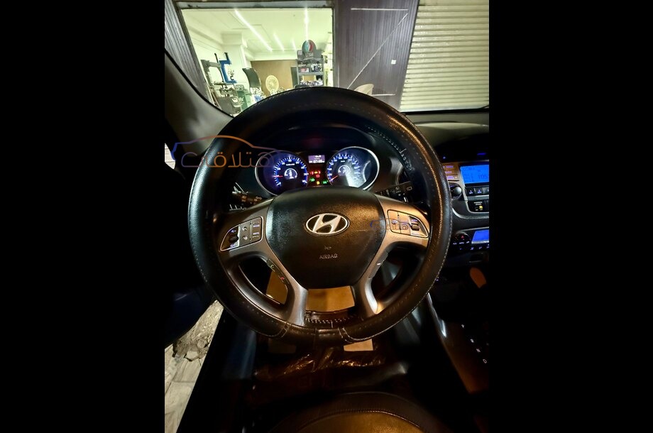 IX 35 Hyundai Brown