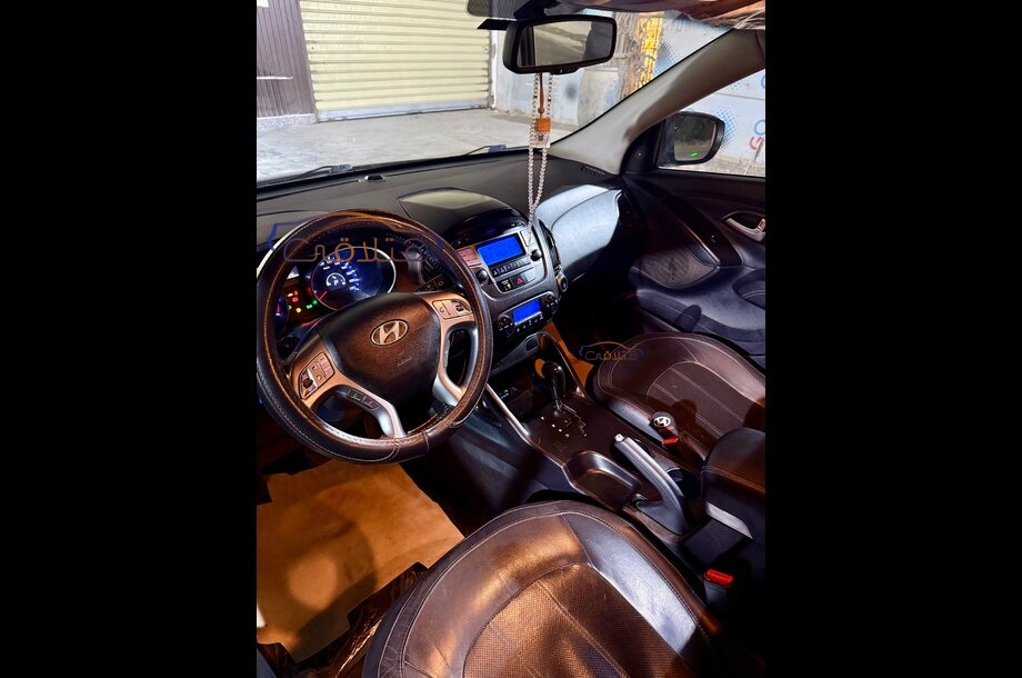 IX 35 Hyundai Brown