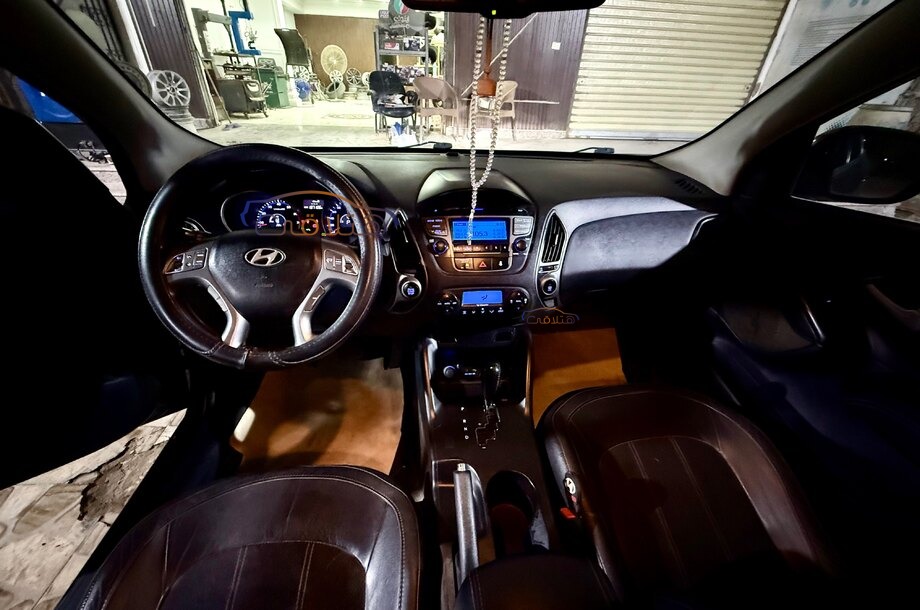 IX 35 Hyundai Brown
