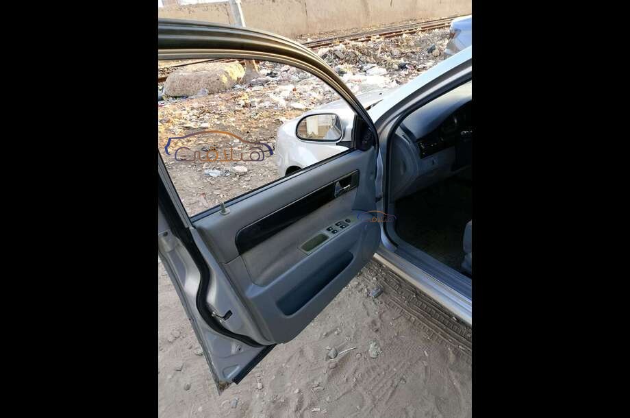 Optra Chevrolet فضي