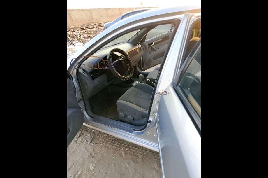 Optra Chevrolet فضي