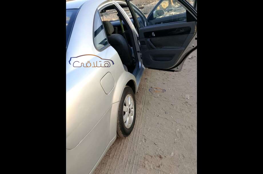 Optra Chevrolet فضي