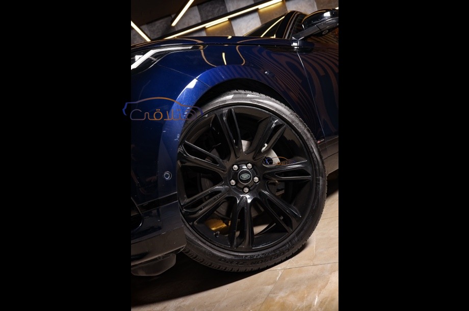 Velar Land Rover الأزرق الداكن