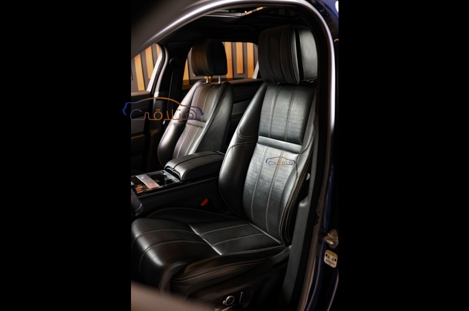 Velar Land Rover الأزرق الداكن